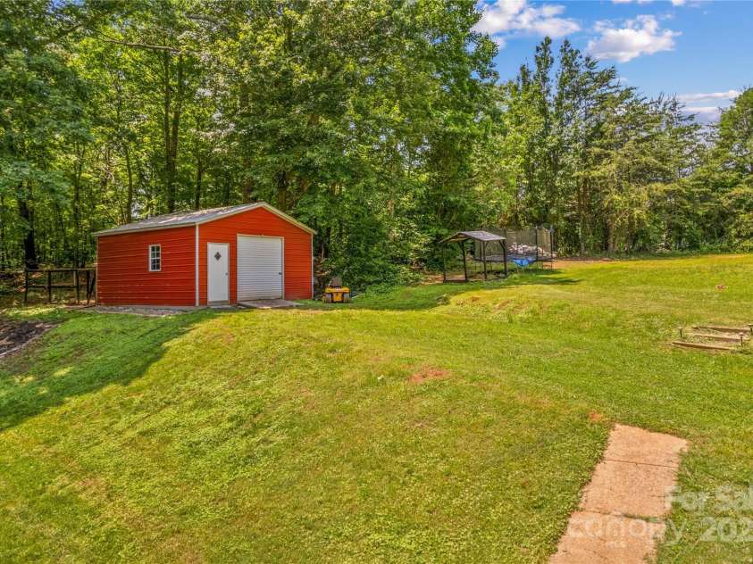 2229 Old Wilkesboro Road, Statesville, NC 28625.  MLS# CAR4269485, YatesRealty ID 20510. 