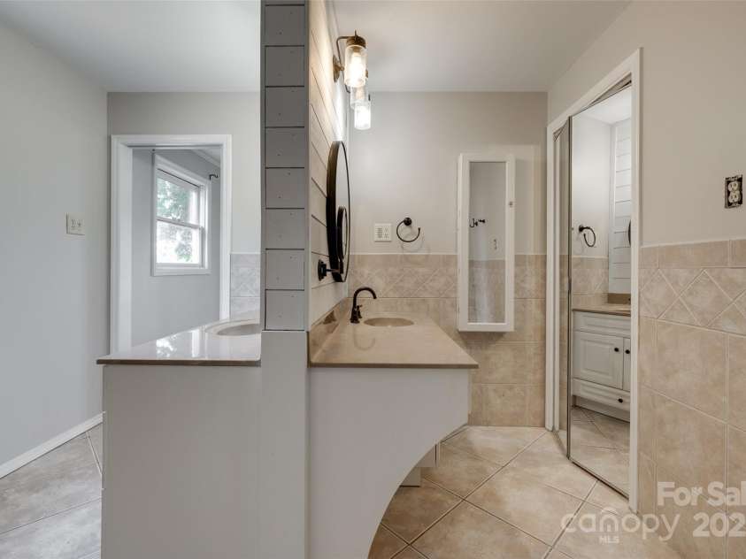 5200 Masons Ferry Road, Clover, SC 29710.  MLS# CAR4250775, YatesRealty ID 20513. 