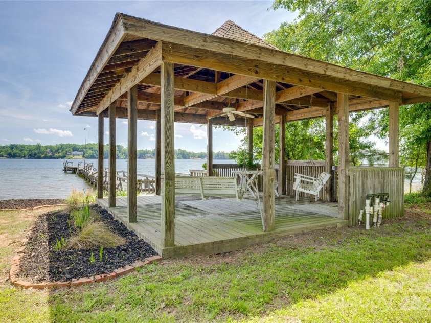 5200 Masons Ferry Road, Clover, SC 29710.  MLS# CAR4250775, YatesRealty ID 20513. 