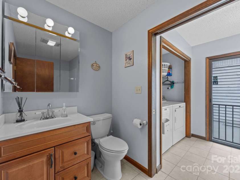 34 Larkspur Court, Asheville, NC 28805.  MLS# CAR4290659, YatesRealty ID 20514. Main level full bath and laundry