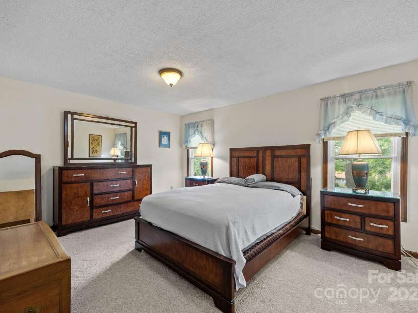 34 Larkspur Court, Asheville, NC 28805.  MLS# CAR4290659, YatesRealty ID 20514. Primary suite