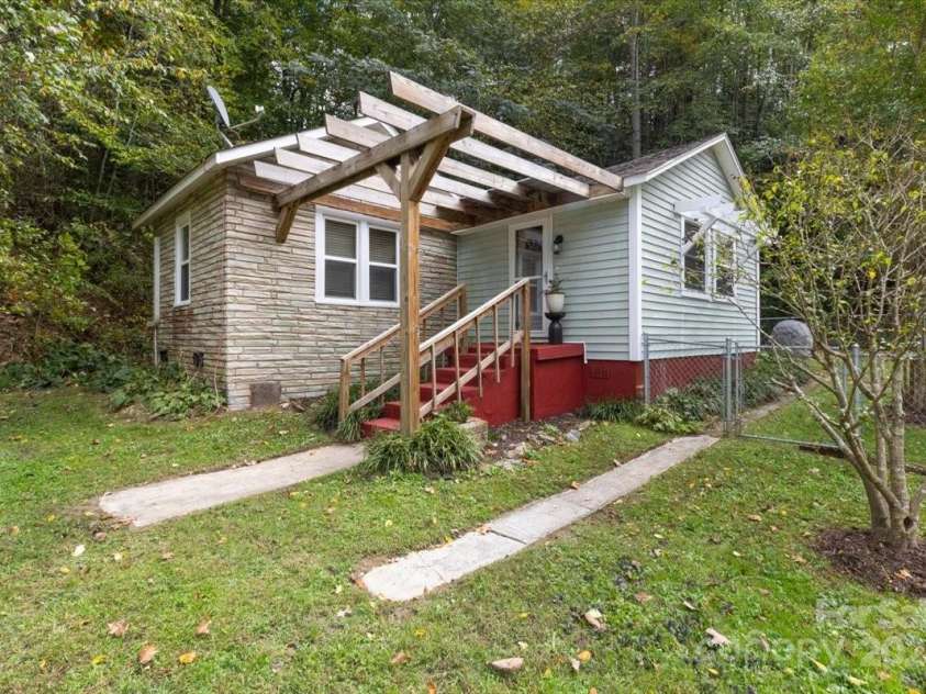 14840 US 25/70 Highway, Marshall, NC 28753.  MLS# CAR4314588, YatesRealty ID 20516. 