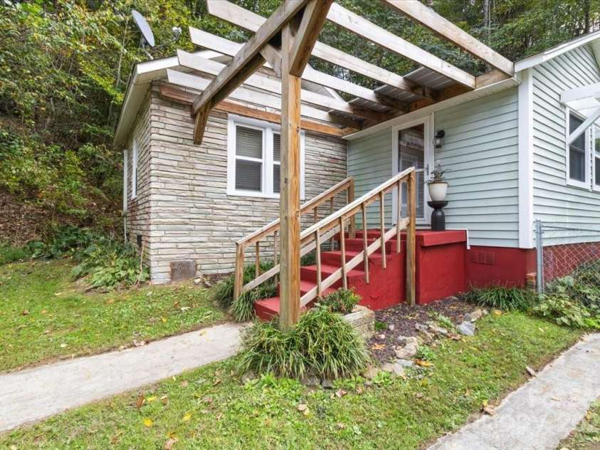14840 US 25/70 Highway, Marshall, NC 28753.  MLS# CAR4314588, YatesRealty ID 20516. 