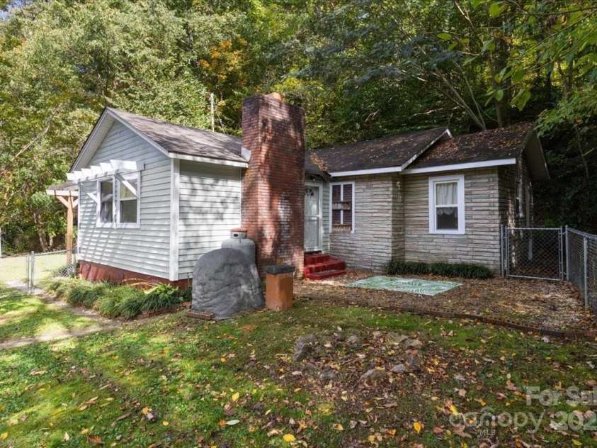 14840 US 25/70 Highway, Marshall, NC 28753.  MLS# CAR4314588, YatesRealty ID 20516. 