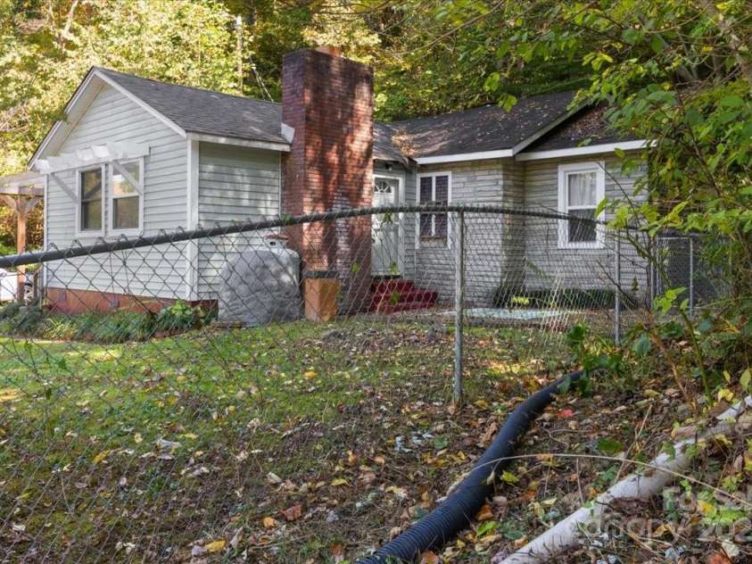 14840 US 25/70 Highway, Marshall, NC 28753.  MLS# CAR4314588, YatesRealty ID 20516. 