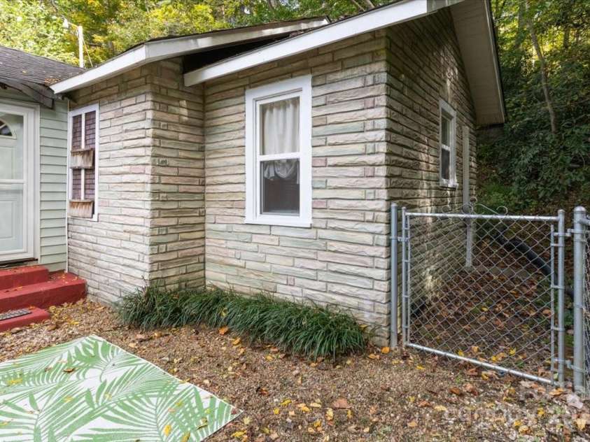 14840 US 25/70 Highway, Marshall, NC 28753.  MLS# CAR4314588, YatesRealty ID 20516. 