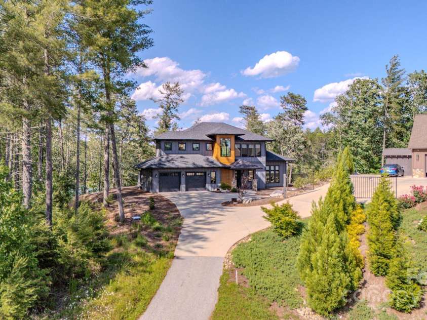 223 Linville View Drive, Nebo, NC 28761.  MLS# CAR4258430, YatesRealty ID 20516. Front drive way