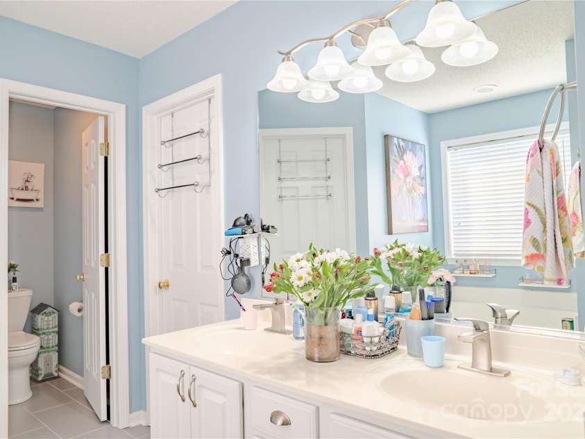 123 Wildbriar Road, Fletcher, NC 28732.  MLS# CAR4222948, YatesRealty ID 20518. 