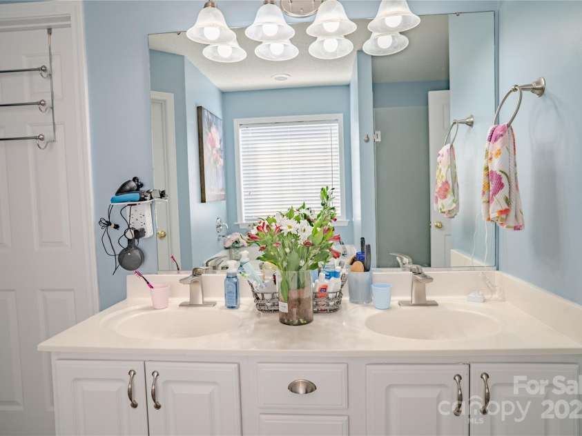 123 Wildbriar Road, Fletcher, NC 28732.  MLS# CAR4222948, YatesRealty ID 20518. 