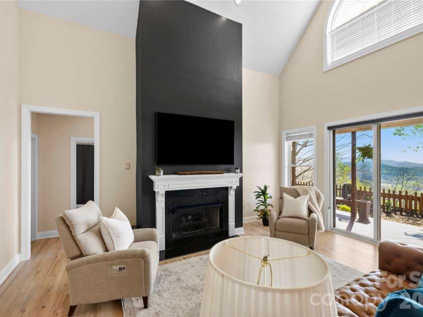 76 Distant View Drive, Asheville, NC 28803.  MLS# CAR4368722, YatesRealty ID 20518. 