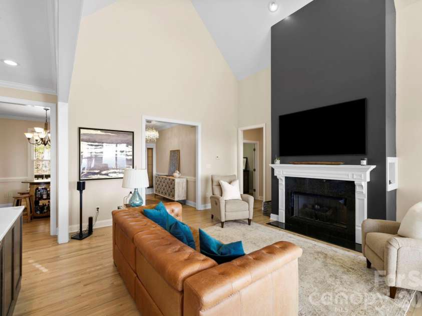 76 Distant View Drive, Asheville, NC 28803.  MLS# CAR4368722, YatesRealty ID 20518. 