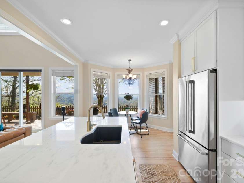 76 Distant View Drive, Asheville, NC 28803.  MLS# CAR4368722, YatesRealty ID 20518. 