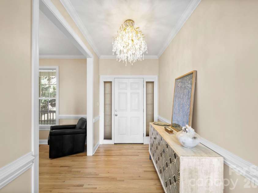 76 Distant View Drive, Asheville, NC 28803.  MLS# CAR4368722, YatesRealty ID 20518. Entry