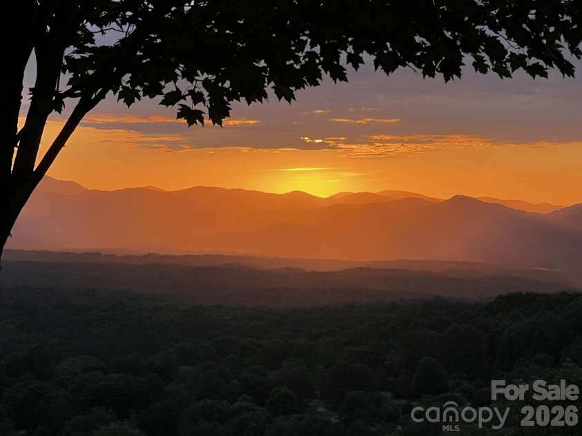 76 Distant View Drive, Asheville, NC 28803.  MLS# CAR4368722, YatesRealty ID 20518. Unedited photo