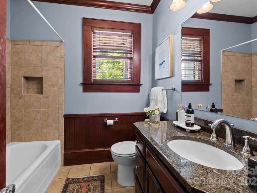 117 Central Avenue, Belmont, NC 28012.  MLS# CAR4270572, YatesRealty ID 20519. 