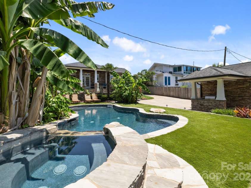 117 Central Avenue, Belmont, NC 28012.  MLS# CAR4270572, YatesRealty ID 20519. 