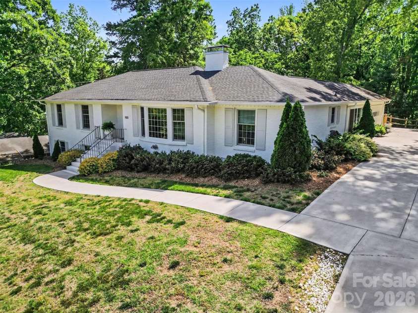 7010 Terrace Drive, Charlotte, NC 28211.  MLS# CAR4358839, YatesRealty ID 20519. 