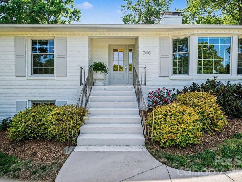 7010 Terrace Drive, Charlotte, NC 28211.  MLS# CAR4358839, YatesRealty ID 20519. 