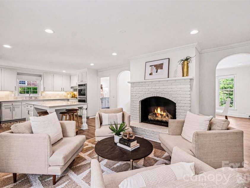 7010 Terrace Drive, Charlotte, NC 28211.  MLS# CAR4358839, YatesRealty ID 20519. 