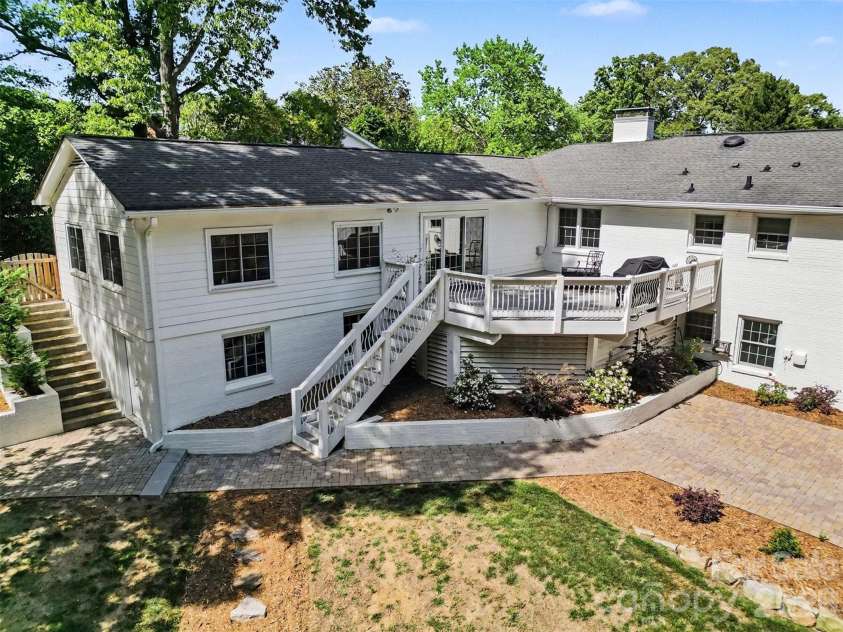 7010 Terrace Drive, Charlotte, NC 28211.  MLS# CAR4358839, YatesRealty ID 20519. 