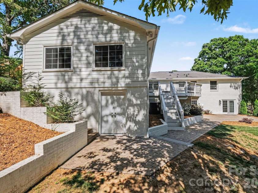 7010 Terrace Drive, Charlotte, NC 28211.  MLS# CAR4358839, YatesRealty ID 20519. Extensive new landscaping