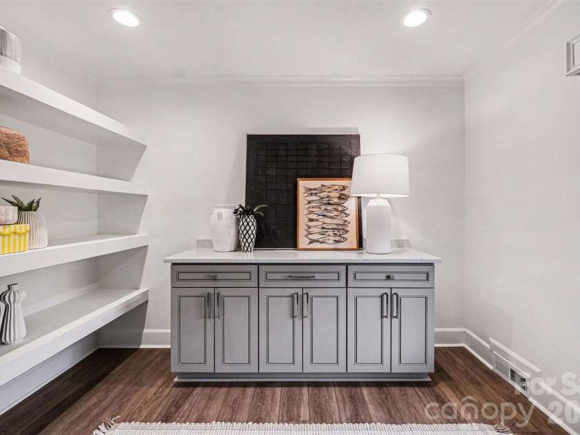 7010 Terrace Drive, Charlotte, NC 28211.  MLS# CAR4358839, YatesRealty ID 20519. Large walk in Pantry/Flex space 