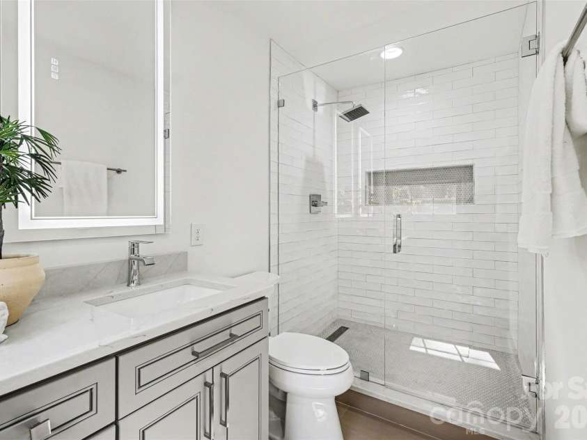 7010 Terrace Drive, Charlotte, NC 28211.  MLS# CAR4358839, YatesRealty ID 20519. Oversized Primary shower