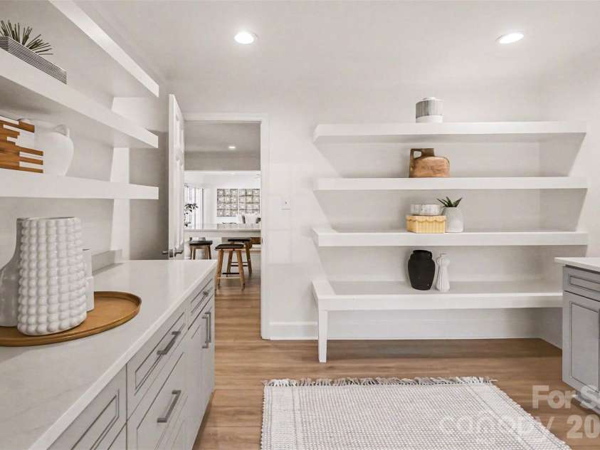 7010 Terrace Drive, Charlotte, NC 28211.  MLS# CAR4358839, YatesRealty ID 20519. Pantry/flex space
