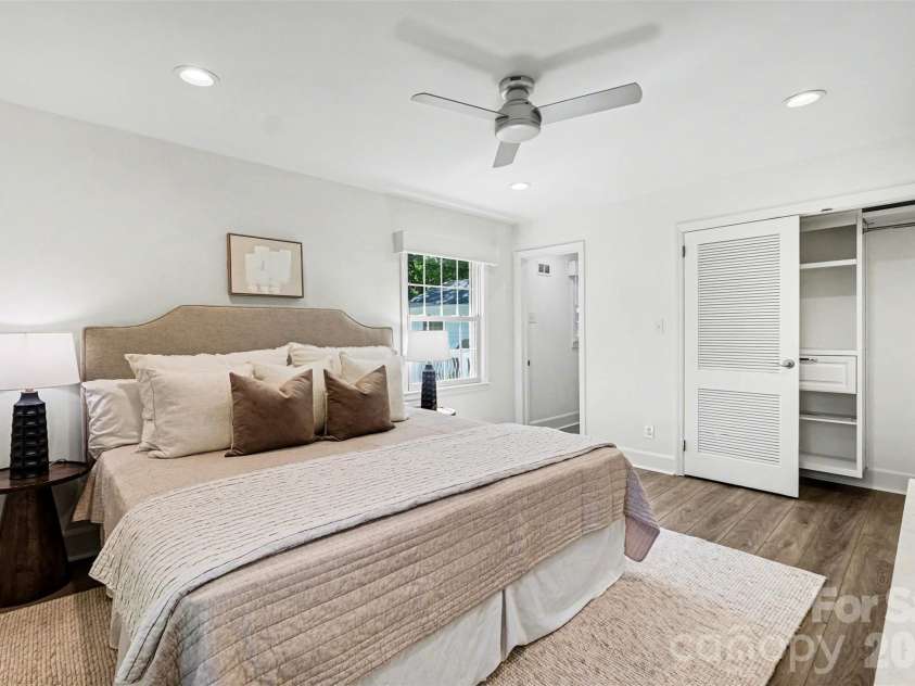 7010 Terrace Drive, Charlotte, NC 28211.  MLS# CAR4358839, YatesRealty ID 20519. Primary on main floor