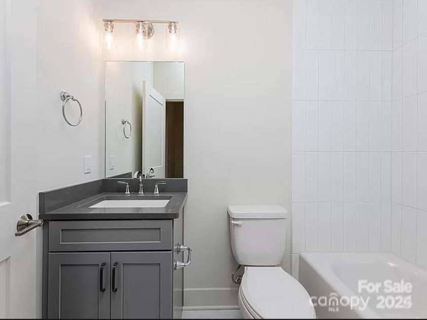 17 Macallan Lane, Asheville, NC 28805.  MLS# CAR4333991, YatesRealty ID 2052. 