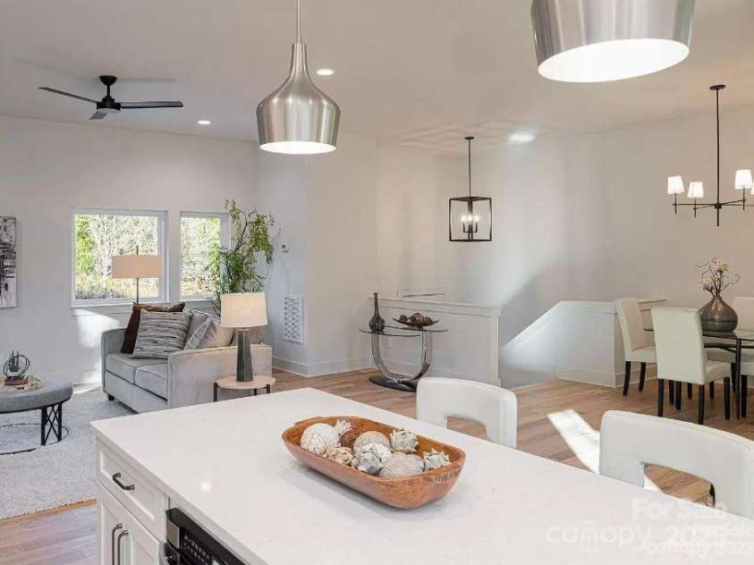 17 Macallan Lane, Asheville, NC 28805.  MLS# CAR4333991, YatesRealty ID 2052. 