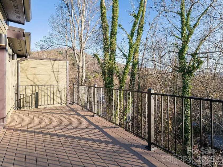 17 Macallan Lane, Asheville, NC 28805.  MLS# CAR4333991, YatesRealty ID 2052. 