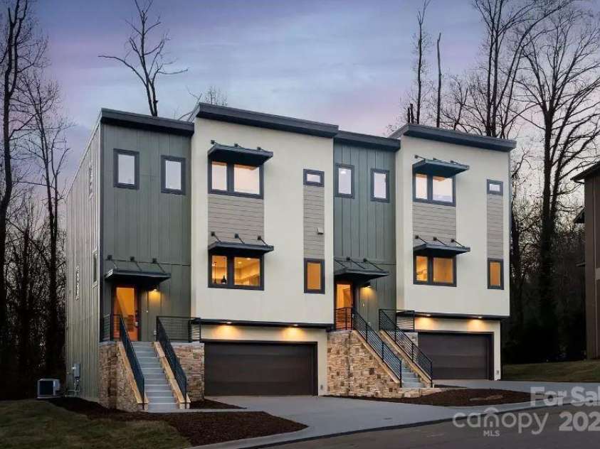 17 Macallan Lane, Asheville, NC 28805.  MLS# CAR4333991, YatesRealty ID 2052. 