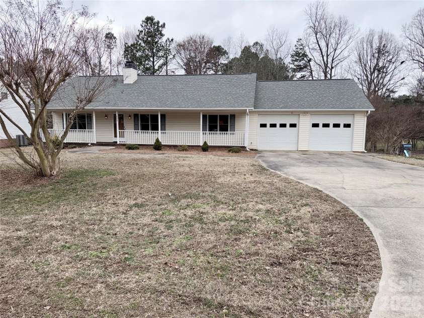 208 Hickory Hills Lane, Lexington, NC 27295.  MLS# CAR4347767, YatesRealty ID 2052. 