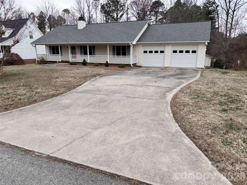 208 Hickory Hills Lane, Lexington, NC 27295.  MLS# CAR4347767, YatesRealty ID 2052. 