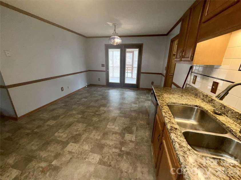 208 Hickory Hills Lane, Lexington, NC 27295.  MLS# CAR4347767, YatesRealty ID 2052. 