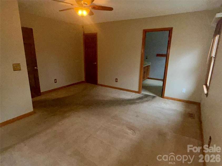 208 Hickory Hills Lane, Lexington, NC 27295.  MLS# CAR4347767, YatesRealty ID 2052. 