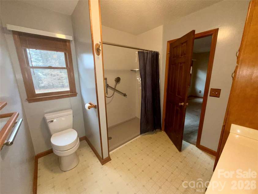 208 Hickory Hills Lane, Lexington, NC 27295.  MLS# CAR4347767, YatesRealty ID 2052. 