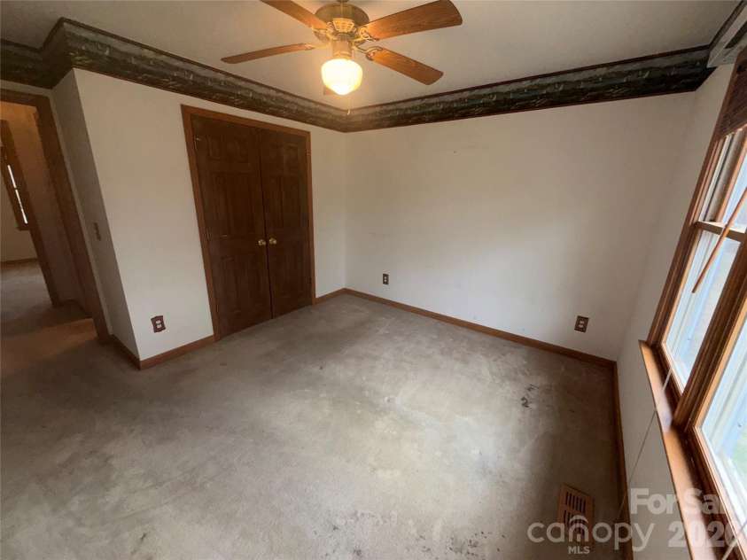 208 Hickory Hills Lane, Lexington, NC 27295.  MLS# CAR4347767, YatesRealty ID 2052. 