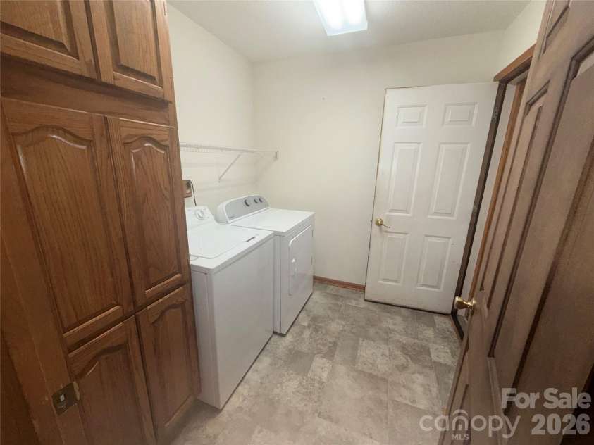 208 Hickory Hills Lane, Lexington, NC 27295.  MLS# CAR4347767, YatesRealty ID 2052. 