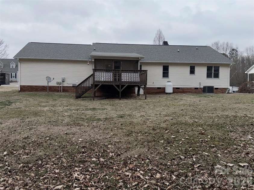 208 Hickory Hills Lane, Lexington, NC 27295.  MLS# CAR4347767, YatesRealty ID 2052. 
