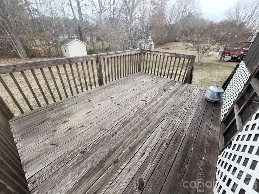 208 Hickory Hills Lane, Lexington, NC 27295.  MLS# CAR4347767, YatesRealty ID 2052. 