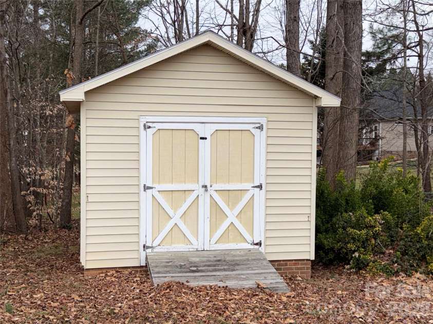 208 Hickory Hills Lane, Lexington, NC 27295.  MLS# CAR4347767, YatesRealty ID 2052. 