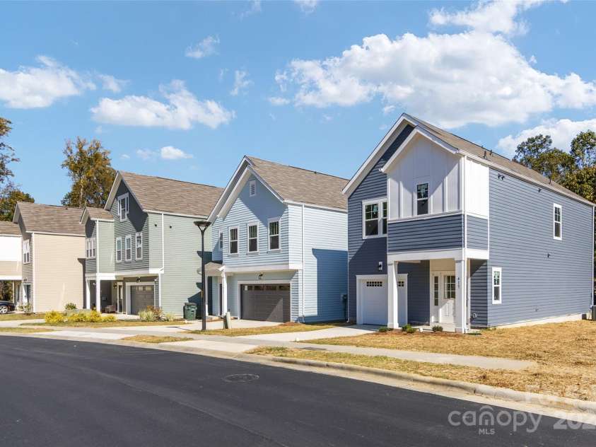 413 Kingsway Circle, Charlotte, NC 28214.  MLS# CAR4190059, YatesRealty ID 2052. 