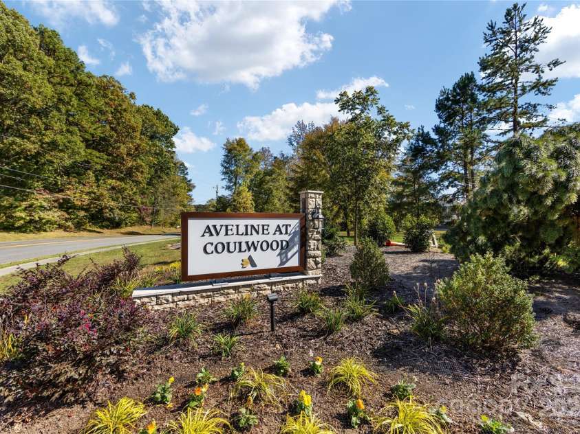 413 Kingsway Circle, Charlotte, NC 28214.  MLS# CAR4190059, YatesRealty ID 2052. 