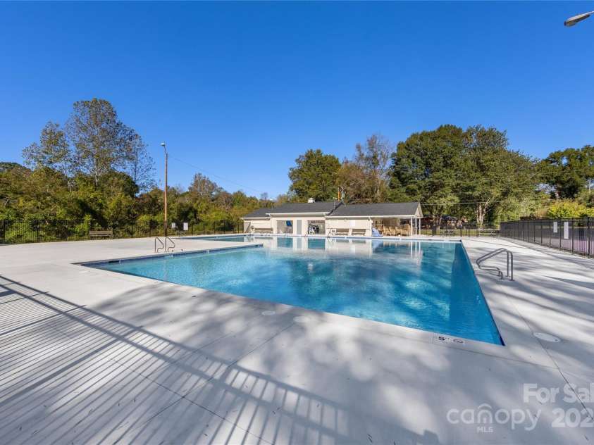 413 Kingsway Circle, Charlotte, NC 28214.  MLS# CAR4190059, YatesRealty ID 2052. 