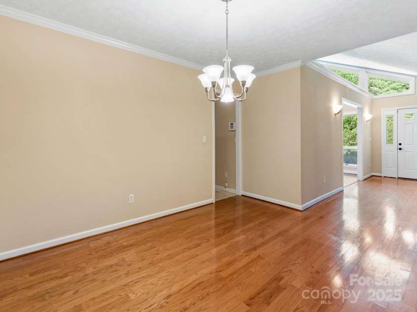 18 Westbridge Drive, Hendersonville, NC 28739.  MLS# CAR4261538, YatesRealty ID 20520. 