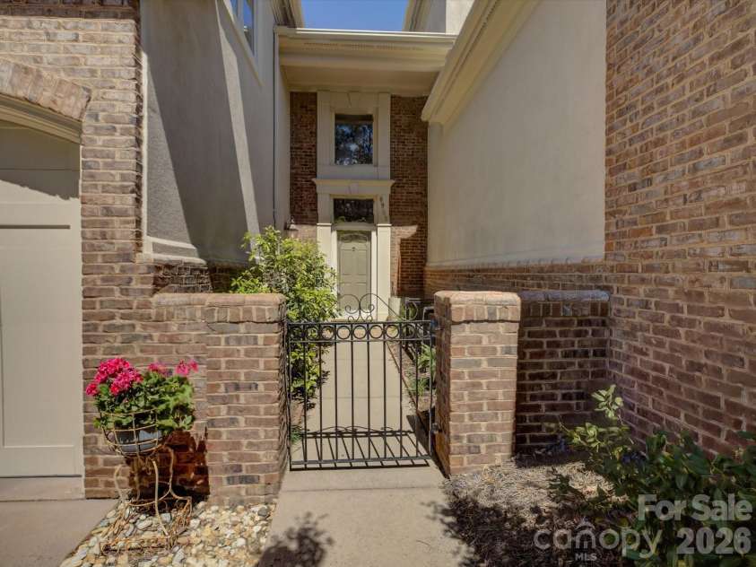 8905 Challis Hill Lane, Charlotte, NC 28226.  MLS# CAR4362815, YatesRealty ID 20522. 