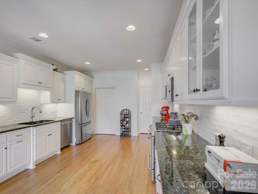 8905 Challis Hill Lane, Charlotte, NC 28226.  MLS# CAR4362815, YatesRealty ID 20522. 