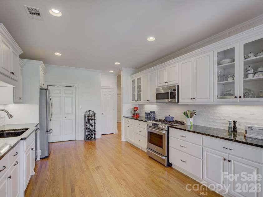 8905 Challis Hill Lane, Charlotte, NC 28226.  MLS# CAR4362815, YatesRealty ID 20522. 